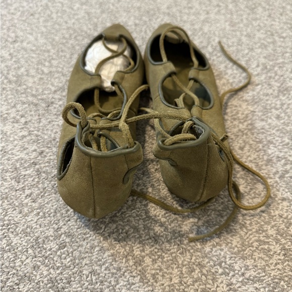 Gap Suede Green pointy toe tie-up flats - Picture 3 of 3